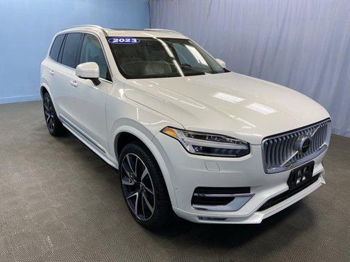 2023 Volvo XC90 B5 Plus