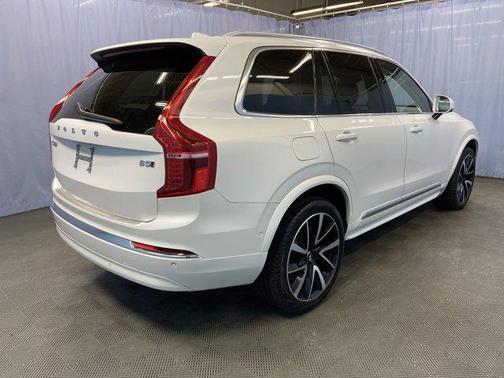 2023 Volvo XC90 B5 Plus
