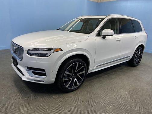 2023 Volvo XC90 B5 Plus