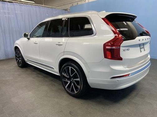 2023 Volvo XC90 B5 Plus