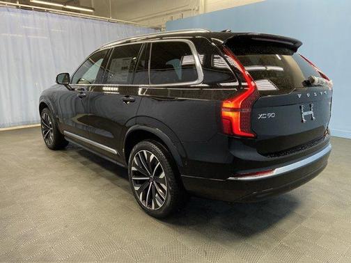 2025 Volvo XC90 Plug-In Hybrid T8 Plus 7-Seater
