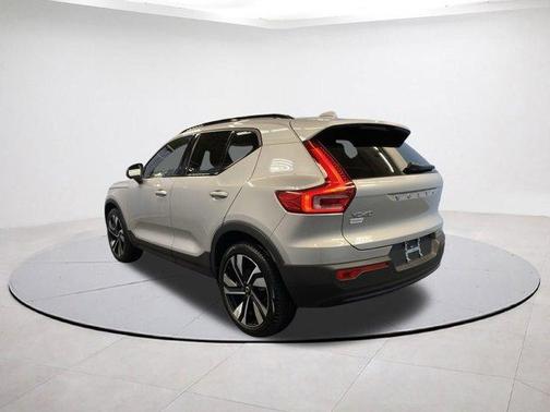 2025 Volvo XC40 B5 Plus Dark Theme