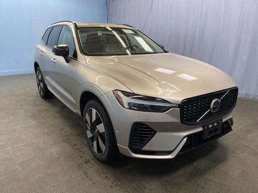 2025 Volvo XC60 Plug-In Hybrid T8 Plus