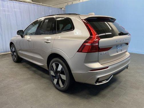 2025 Volvo XC60 Plug-In Hybrid T8 Plus
