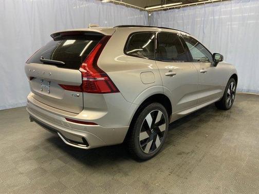 2025 Volvo XC60 Plug-In Hybrid T8 Plus