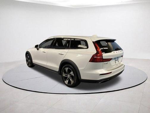 2020 Volvo V60 Cross Country T5