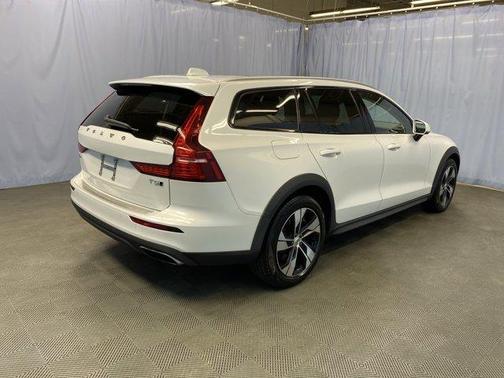 2020 Volvo V60 Cross Country T5