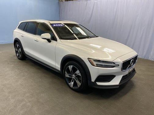 2020 Volvo V60 Cross Country T5