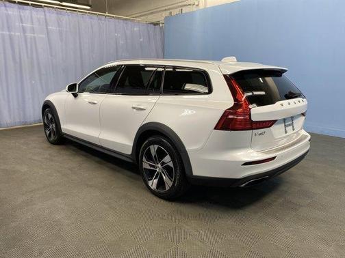 2020 Volvo V60 Cross Country T5