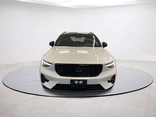 2026 Volvo XC40 B5 Ultra Black Edition