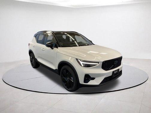 2026 Volvo XC40 B5 Ultra Black Edition