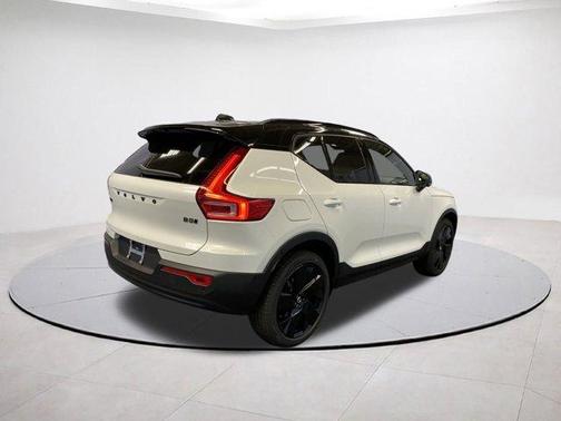 2026 Volvo XC40 B5 Ultra Black Edition