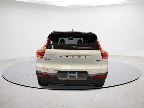 2026 Volvo XC40 B5 Ultra Black Edition