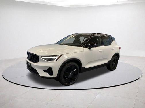 2026 Volvo XC40 B5 Ultra Black Edition