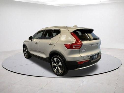 2025 Volvo XC40 B5 Plus Bright Theme
