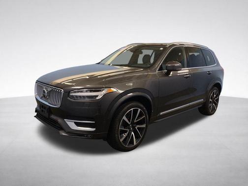 Platinum Gray Metallic 2023 Volvo XC90 B6 Plus 7-Seater