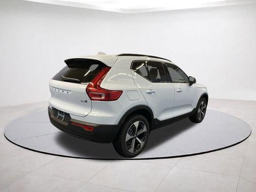 Cloud 9 White 2026 Volvo XC40 B5 Plus