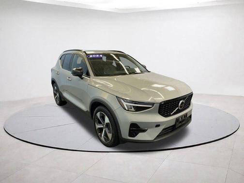 2024 Volvo XC40 