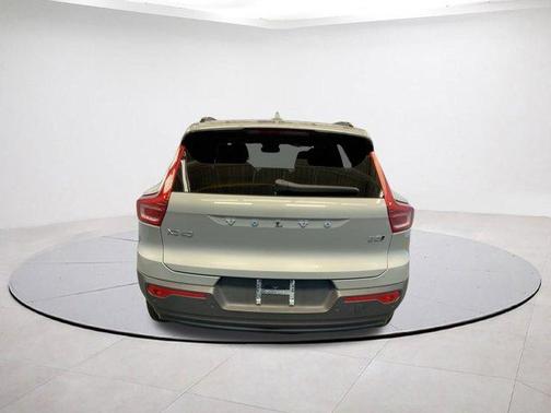 2024 Volvo XC40 