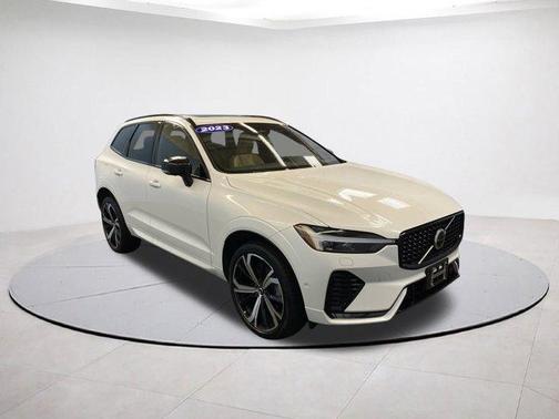 2023 Volvo XC60 B6 Ultimate Dark Theme
