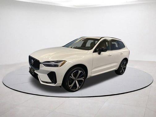 2023 Volvo XC60 B6 Ultimate Dark Theme