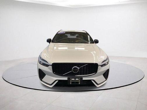 2023 Volvo XC60 B6 Ultimate Dark Theme