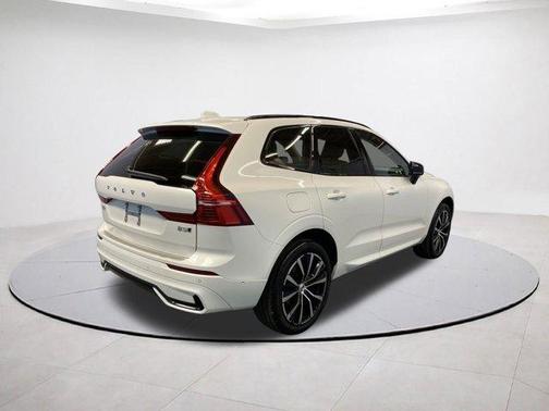 2024 Volvo XC60 B5 Plus Dark Theme