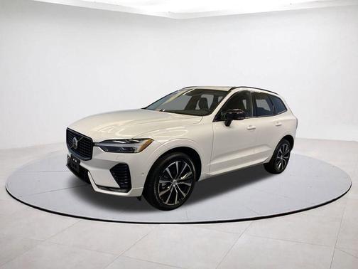 Crystal White Metallic 2025 Volvo XC60 B5 Plus