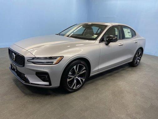 2025 Volvo S60 B5 Core