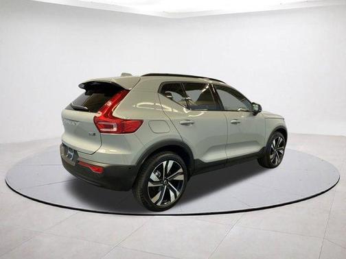 2026 Volvo XC40 B5 Ultra
