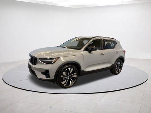 2026 Volvo XC40 B5 Ultra