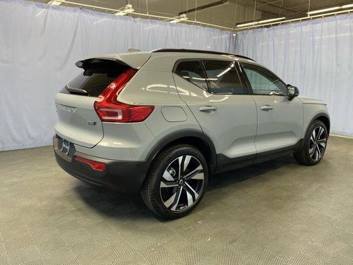 2026 Volvo XC40 B5 Ultra
