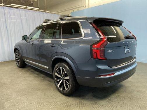 2025 Volvo XC90 B5 Core