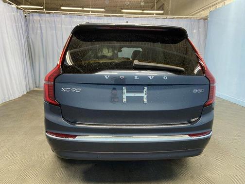 2025 Volvo XC90 B5 Core