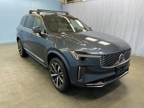 2025 Volvo XC90 B5 Core
