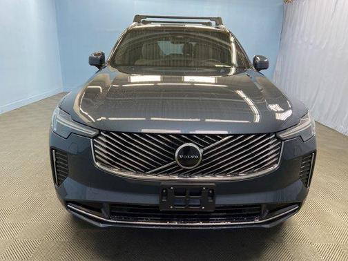 2025 Volvo XC90 B5 Core