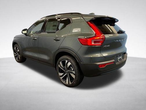 Forest Green 2026 Volvo XC40 B5 Ultra