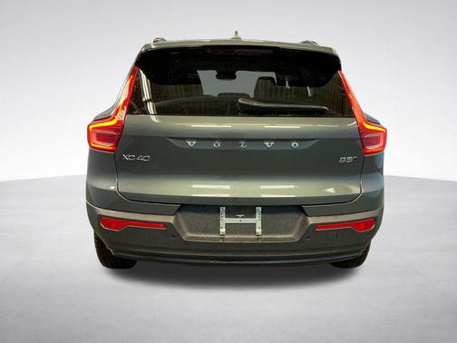 Forest Green 2026 Volvo XC40 B5 Ultra