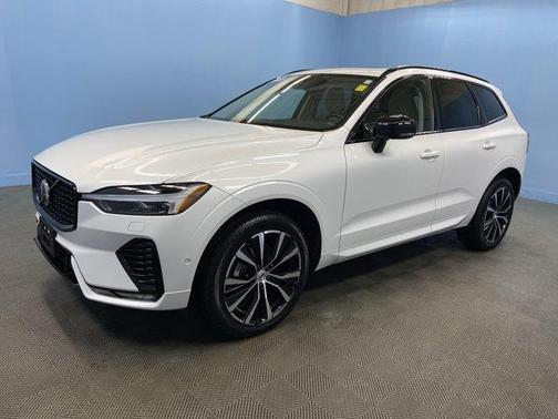 2023 Volvo XC60 B5 Plus Dark Theme