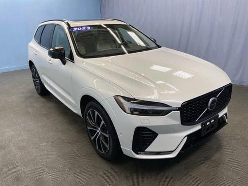 2023 Volvo XC60 B5 Plus Dark Theme