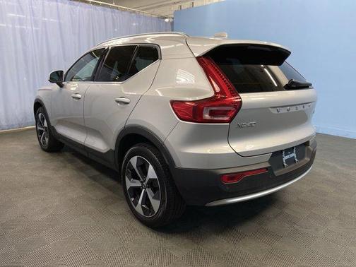 2025 Volvo XC40 B5 Plus Bright Theme