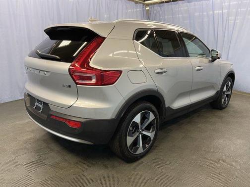 2025 Volvo XC40 B5 Plus Bright Theme