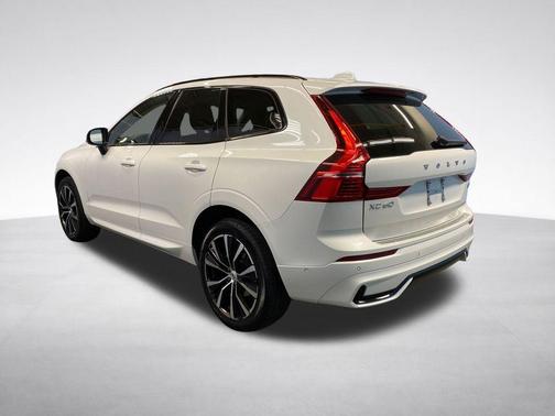 Crystal White Metallic 2025 Volvo XC60 B5 Plus