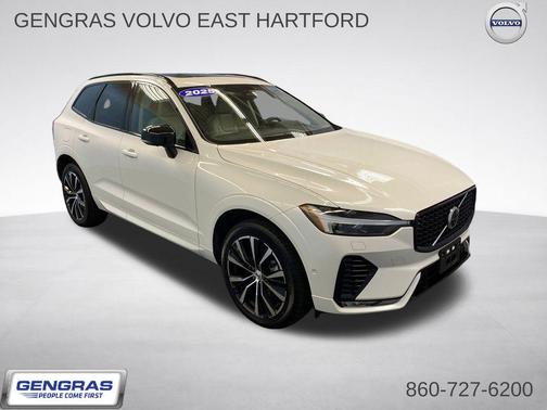Crystal White Metallic 2025 Volvo XC60 B5 Plus