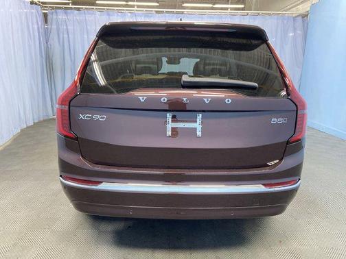 2025 Volvo XC90 B5 Core