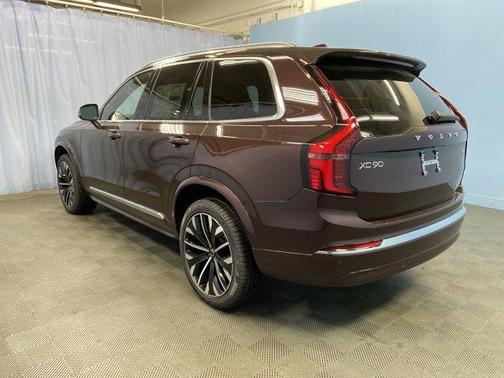 2025 Volvo XC90 B5 Core
