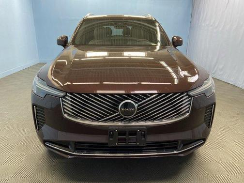 2025 Volvo XC90 B5 Core