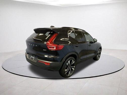 2023 Volvo XC40 B5 Plus Dark Theme