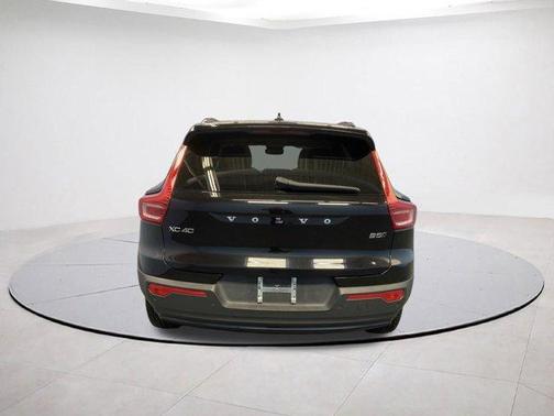 2023 Volvo XC40 B5 Plus Dark Theme