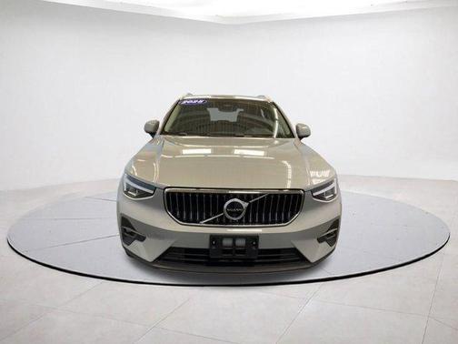 2025 Volvo XC40 B5 Plus Bright Theme